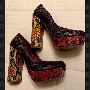 Faux Snake Skin Multicolored platform shoes size 7